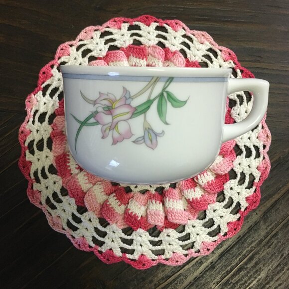 Japanese Porcelain Tea For One Lily Teapot with Cup - Picture 11 of 13